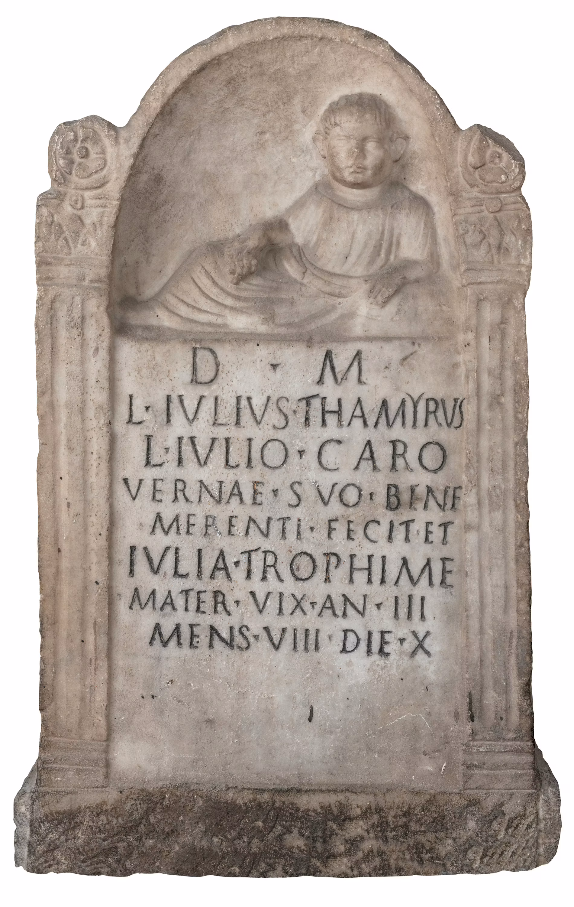 Ara in onore del verna L. Giulio Caro